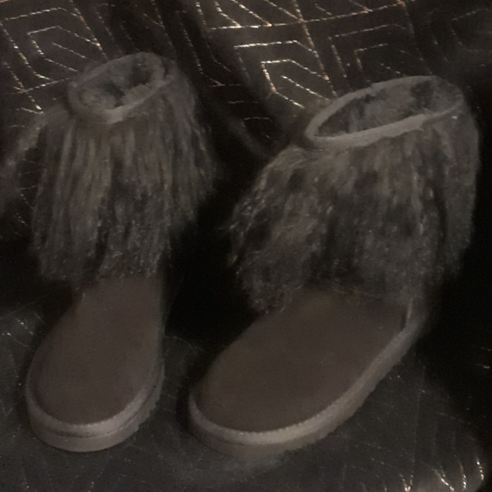 FUR BOOTS